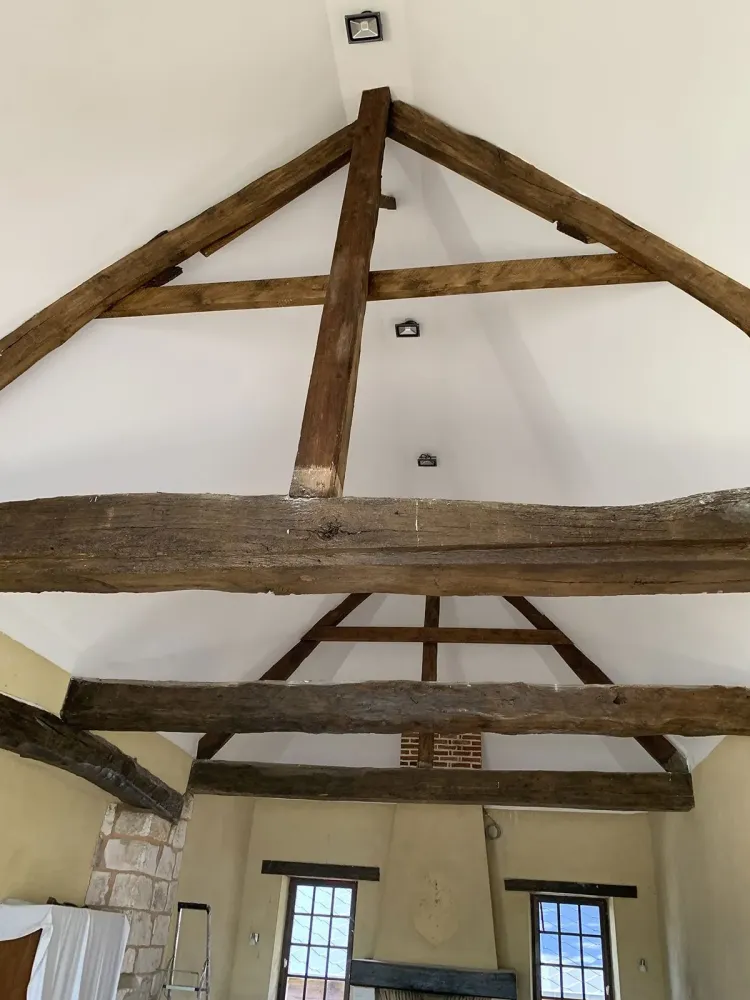 Charpente-traditionnelle-avec-plafond-en-placo-plâtrewebp